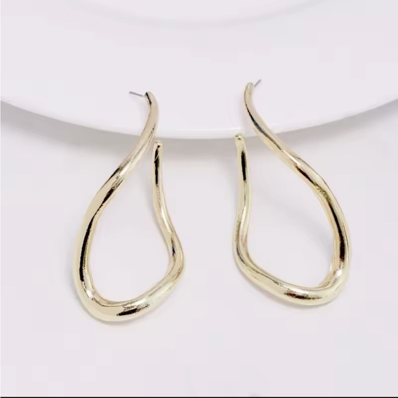 Mirella - New ZAA Statement Earrings. Irregular Shape Metal Earrings. 2025 Trend - Picture 10 of 10